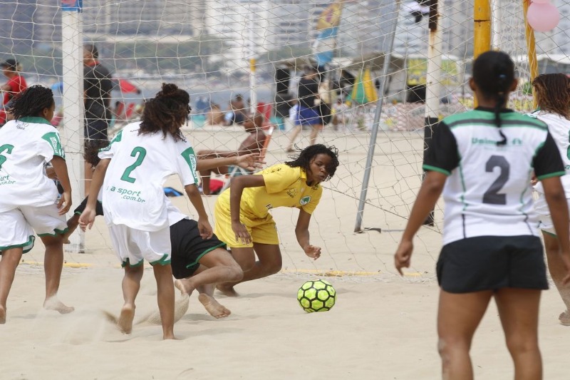 Menina não jogar futebol é questão de cultura