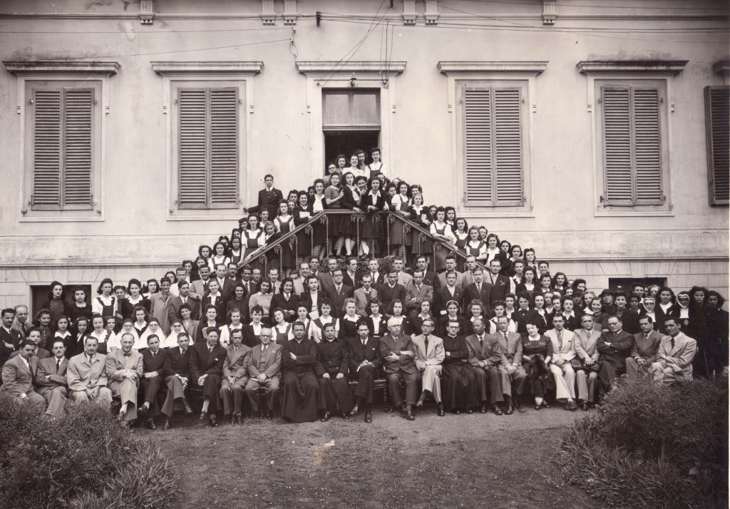 Foto Eurides. formandos da faculdade de filosofia ciências e letras- campus central - 1942