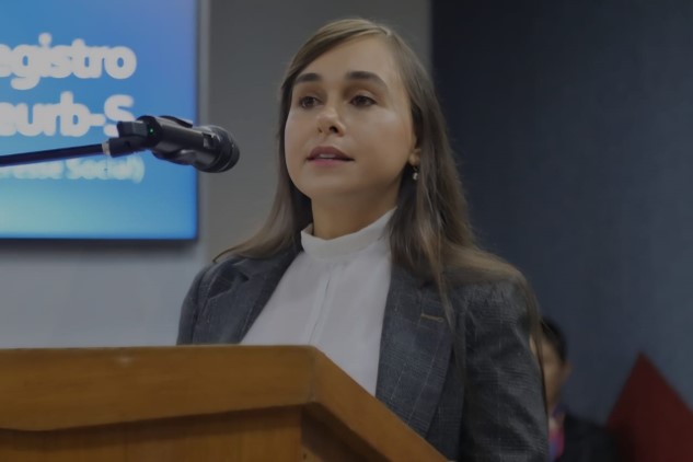 FERNANDA LOURES DE OLIVEIRA